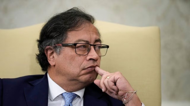 A Petro le tocó desayunar solo