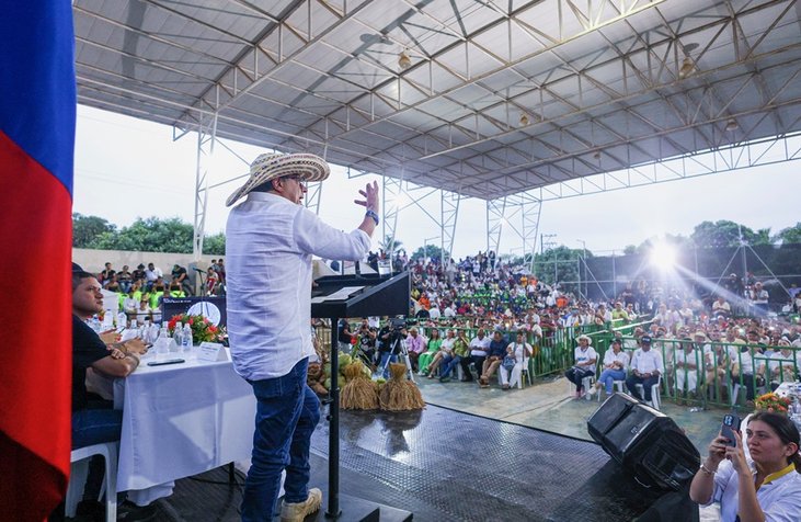 Mientras Petro hablaba en Ayapel, 'Clan del Golfo' bloqueó Tierralta
