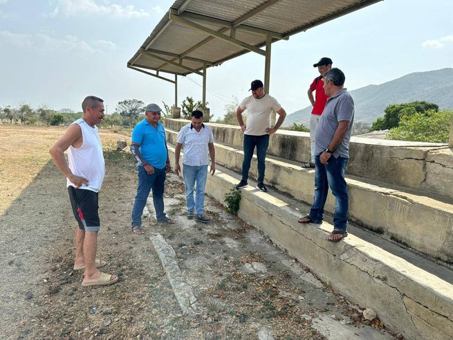 Alcaldía de Chalán arregla el estadio José Gómez Torres