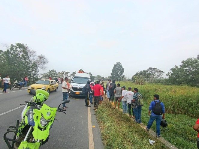 Tres menores cayeron de un camión