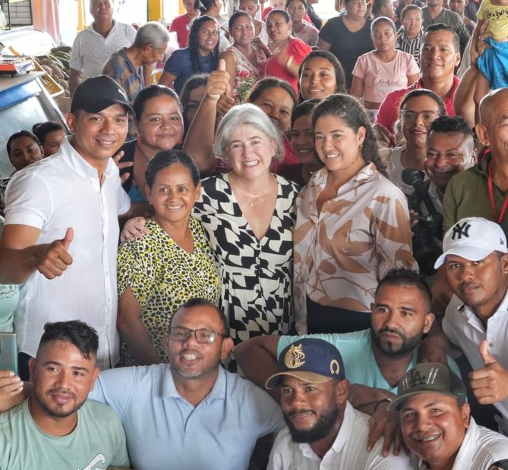 Minvivienda diálogó con la comunidad de Altos de Canaán en Montería para trabajar en la legalización de los predios