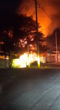 Establecimiento ardió en llamas