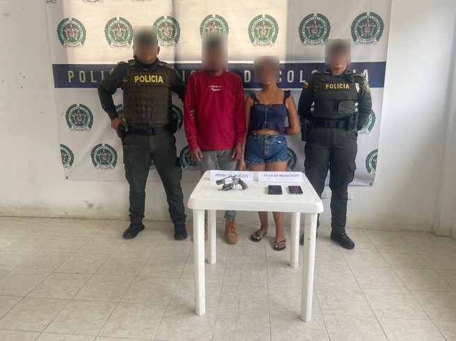 Capturan a un hombre y una mujer con un arma de fuego en Puerto Escondido