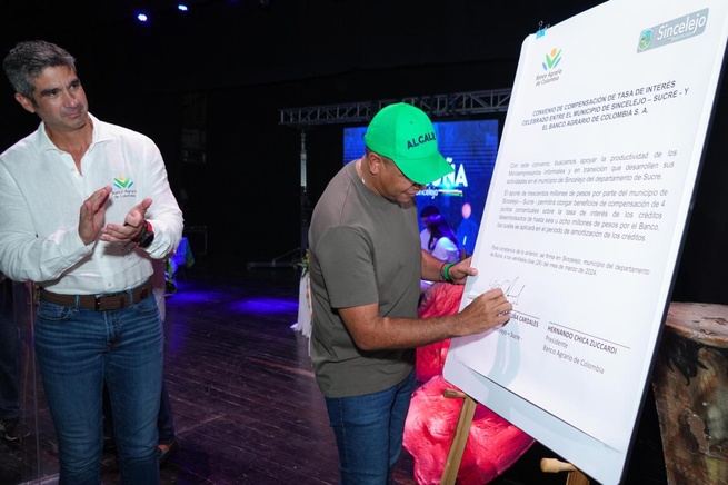 Alcaldía y Banagrario firman convenido para créditos blandos