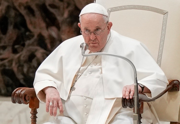 Sacerdotes, a liberarse de egoísmos y llorar por los demás: Papa Francisco