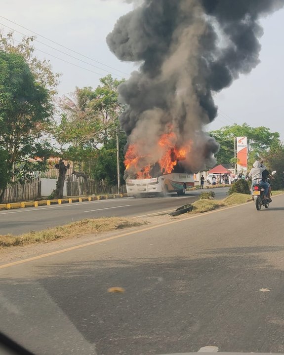 Se incendió bus de transporte intermunicipal cerca del Aeropuerto en Montería
