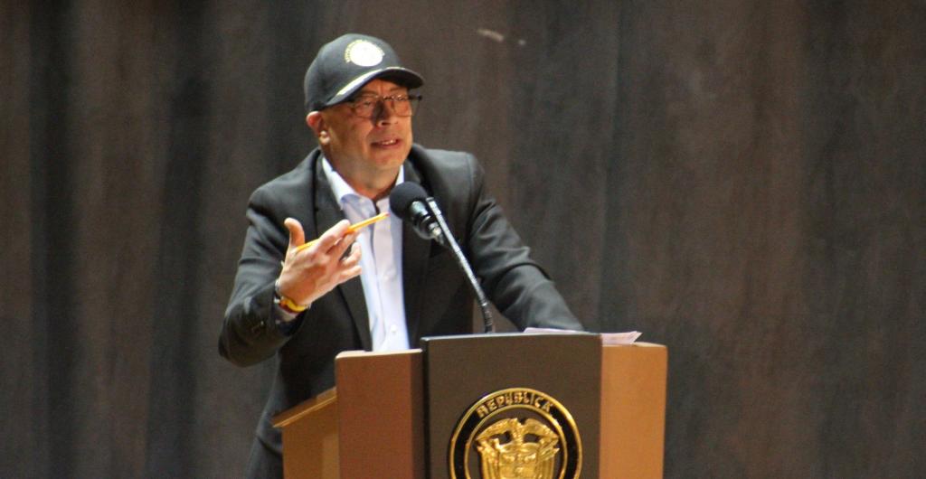 "Todo policía de barrio sabe dónde queda la olla": Gustavo Petro