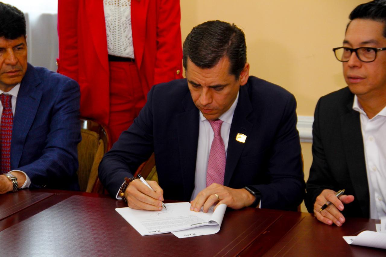 Senador Julio Elías Vidal presenta proyecto de ley