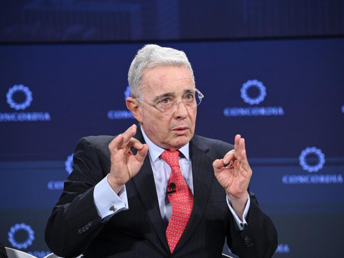 El Gobierno se dio a la tarea de destruir el sistema de salud: Ávaro Uribe