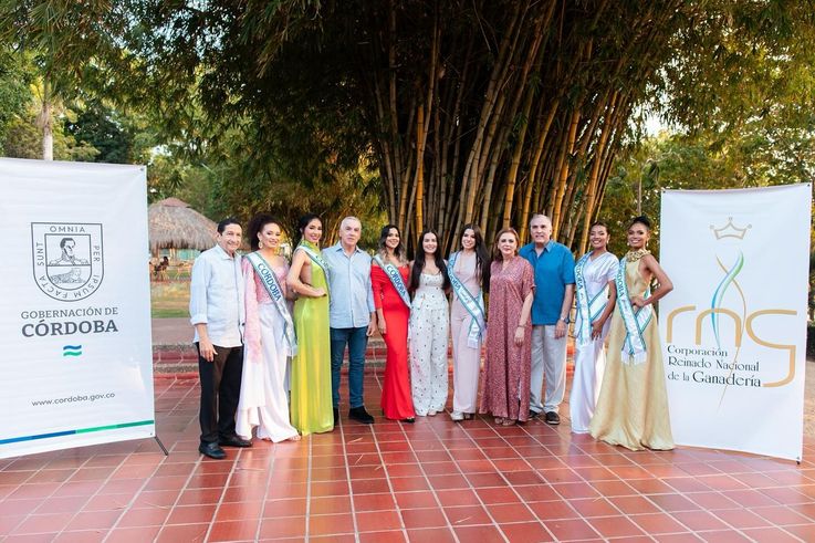 Imposición de bandas a 6 señoritas Córdoba