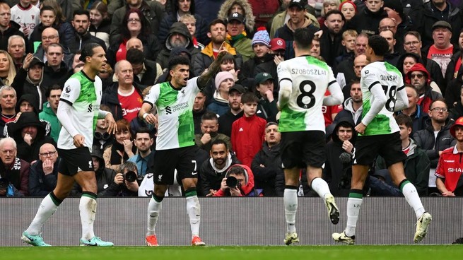 Luis Díaz marcó gol de media chilena frente al Manchester United