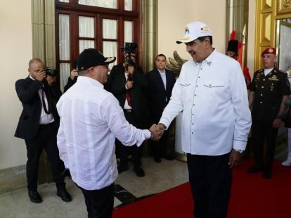 "La paz política en Venezuela puede ser la paz armada en Colombia": Petro