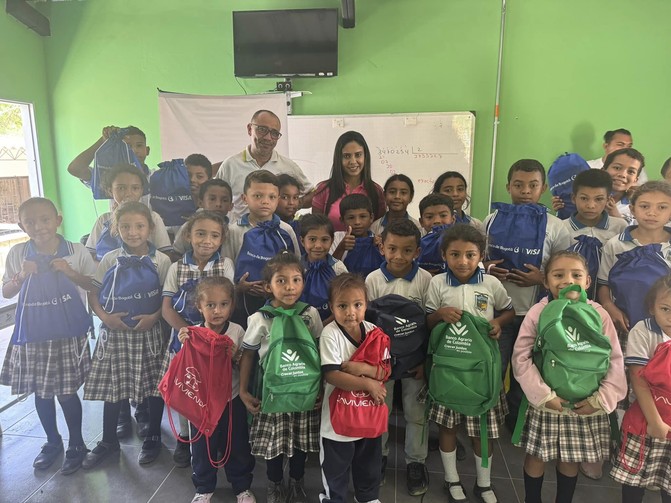 Niños fueron dotados de kits escolares en Ovejas