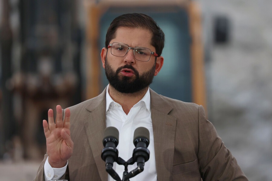 Gabriel Boric llama a consulta a embajador chileno en Venezuela y califica declaración de Canciller Gil como “un gran insulto”