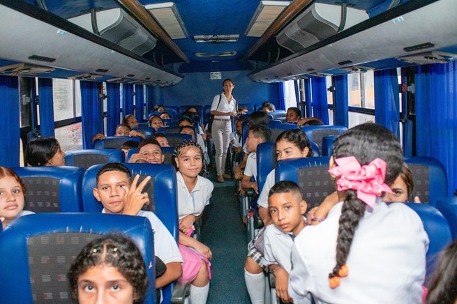 Estudiantes ya cuentan con transporte escolar