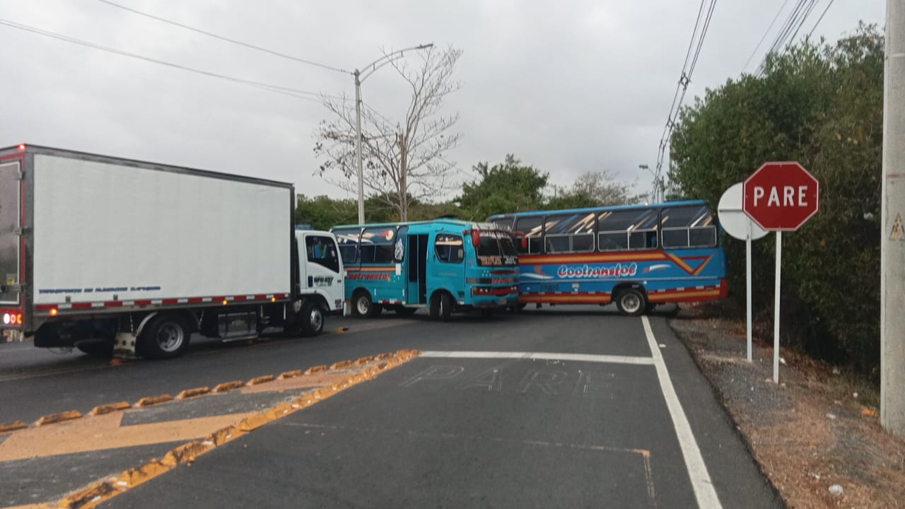 Otra vez bloquean el puente La Caimanera y la Variante Coveñas