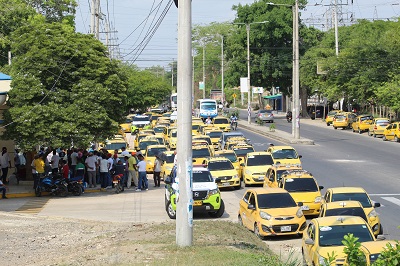 Taxistas dieron un compás de espera