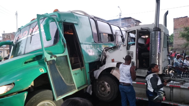 Accidente de tránsito deja 16 menores heridos en la vía Puerto Tejada - La Candelaria