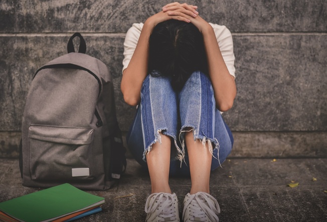 Formulan cargos contra docente de Medellín por presunto abuso sexual a tres menores