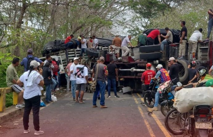 Accidente de tránsito mantiene bloqueada la vía Arboletes - San Juan de Urabá