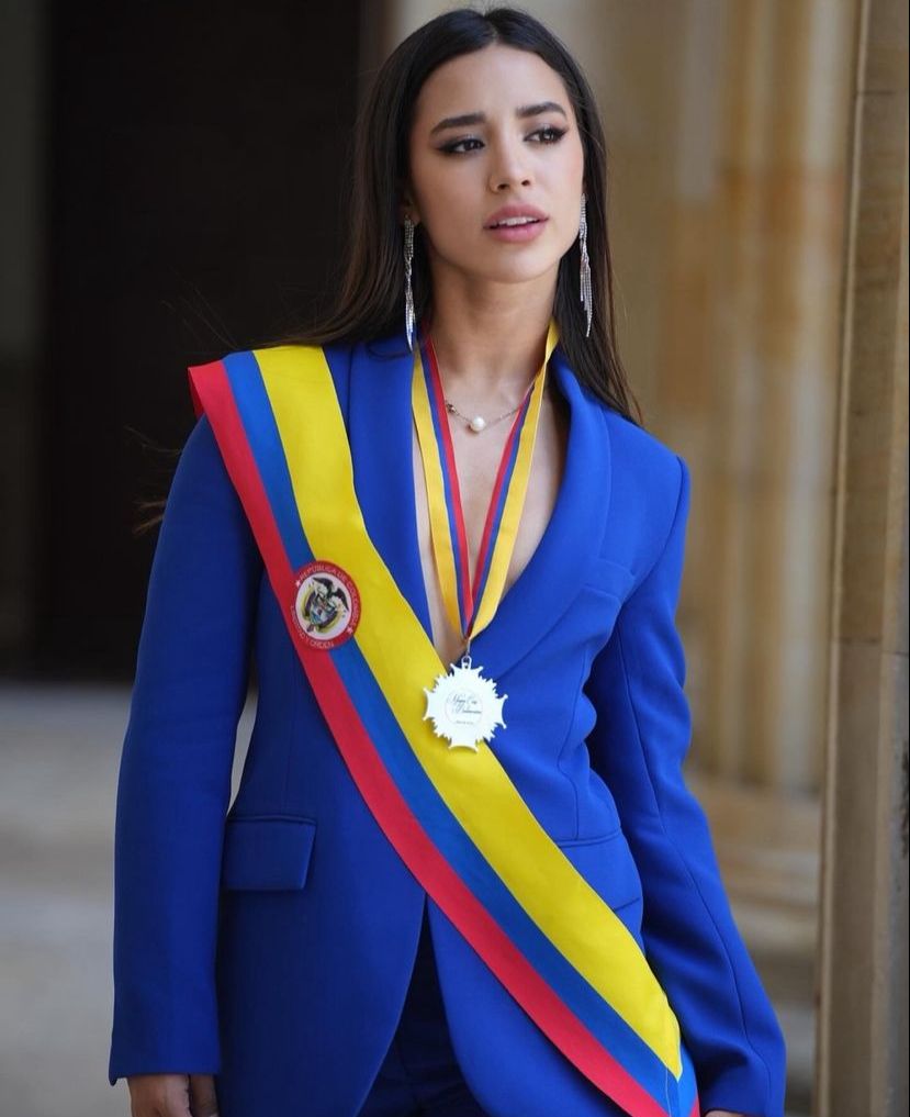 Condecoran en el Congreso a la "Primera Creadora de Contenido Internacional"