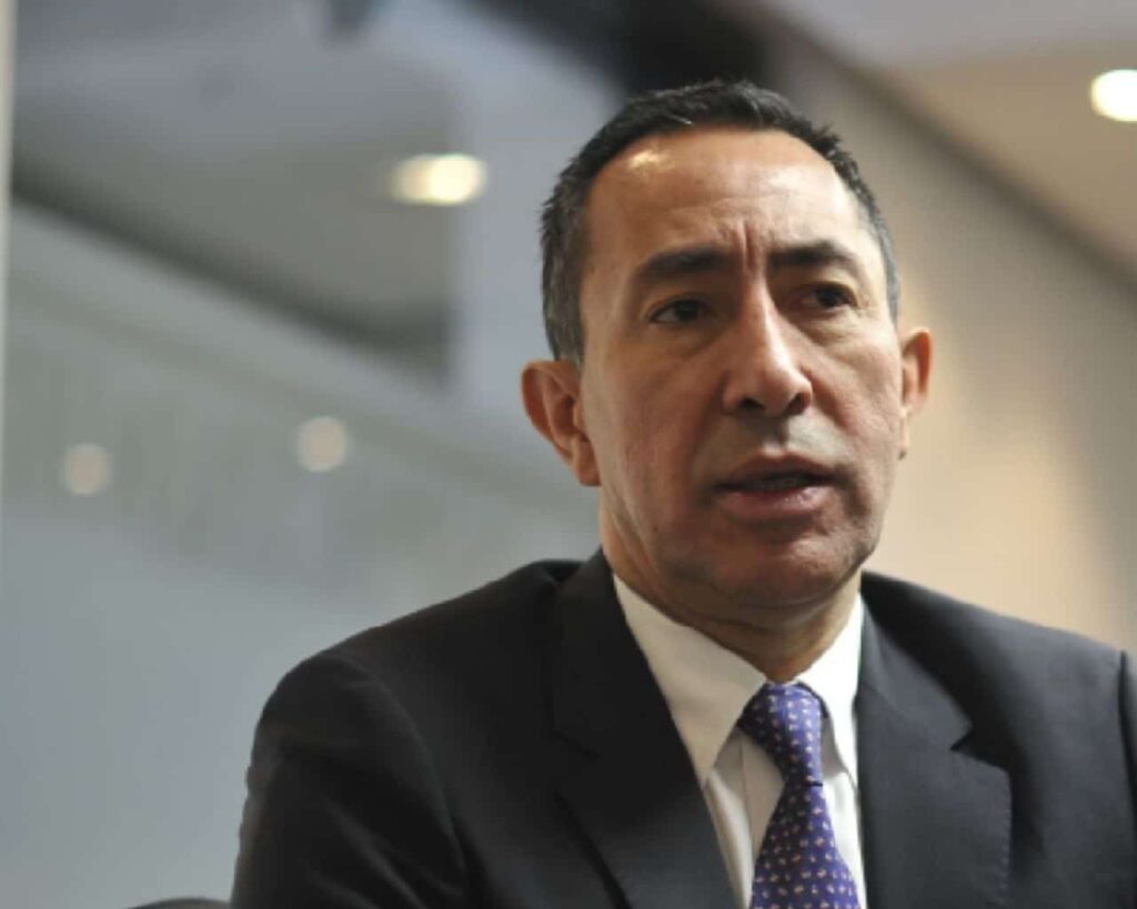 Defensa de Ricardo Roa también renunció ante el CNE 
