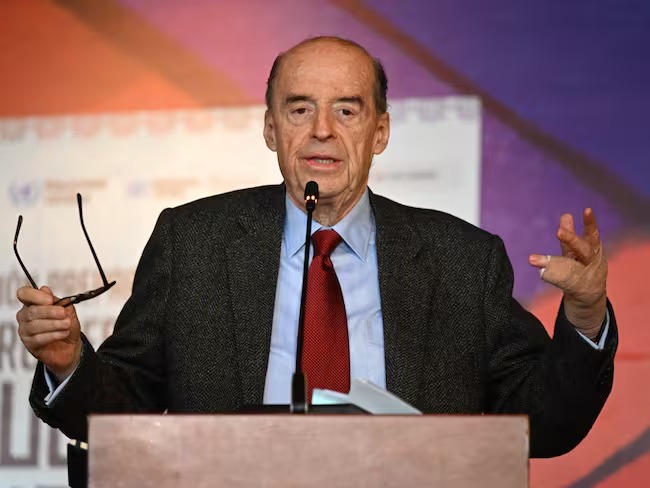 Prorrogan la suspensión provisional por tres meses de  Álvaro Leyva