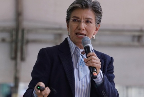 Claudia López arremete contra Petro por los niveles de los embalses
