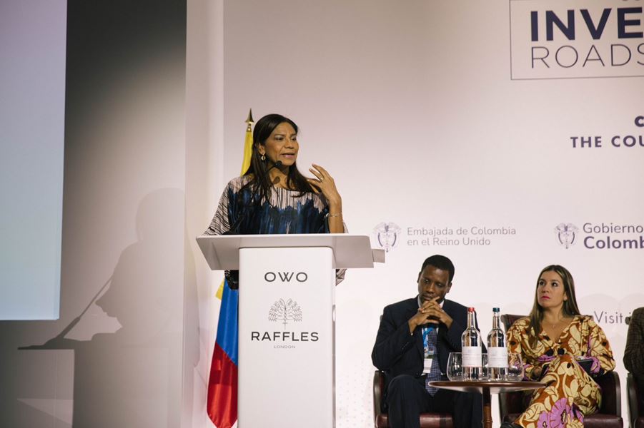 Gobernadora de Sucre gestiona recursos para el departamento en Londres