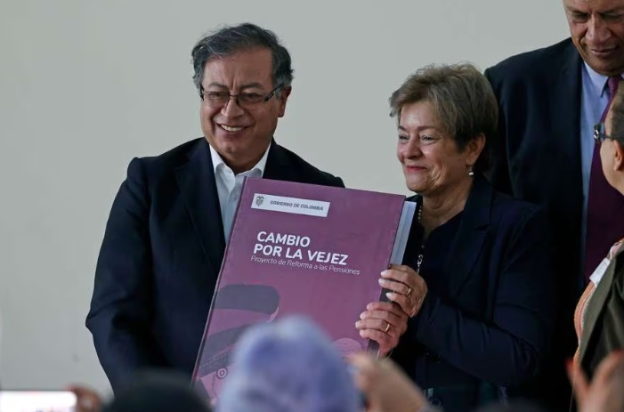 Gobierno Petro buscaría gravar pensiones mensuales mayores a $2,5 millones
