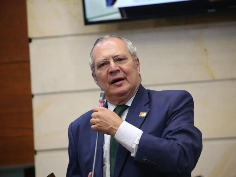 “A las EPS hay que cortarles las uñas, pero no la cabeza”: Iván Name