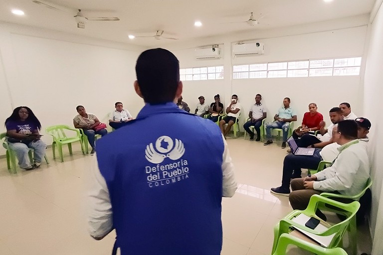 Defensoría urge acción de las autoridades para atender emergencia por erosión costera en Los Córdobas, Córdoba