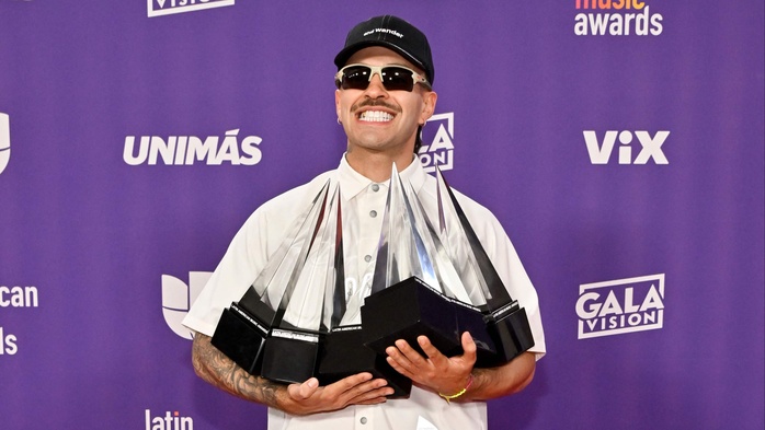 Karol G y Feid brillaron en los Latin American Music Awards