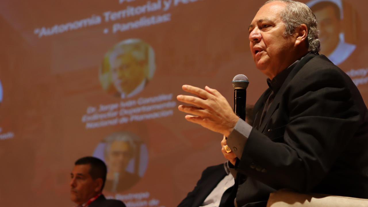 Constituyente de Petro es para reelegirse: Iván Name