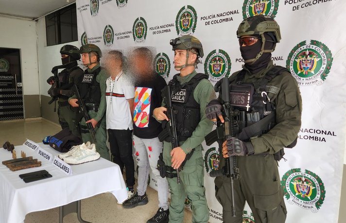 Un buzo y los tenis los delataron