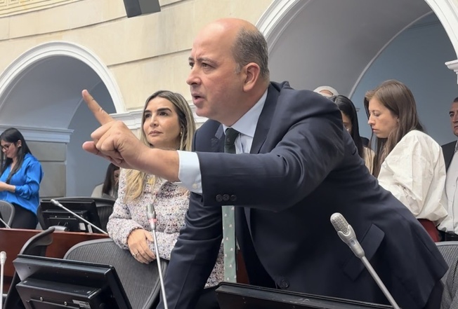 "No soy opositor, tampoco notario del Gobierno"