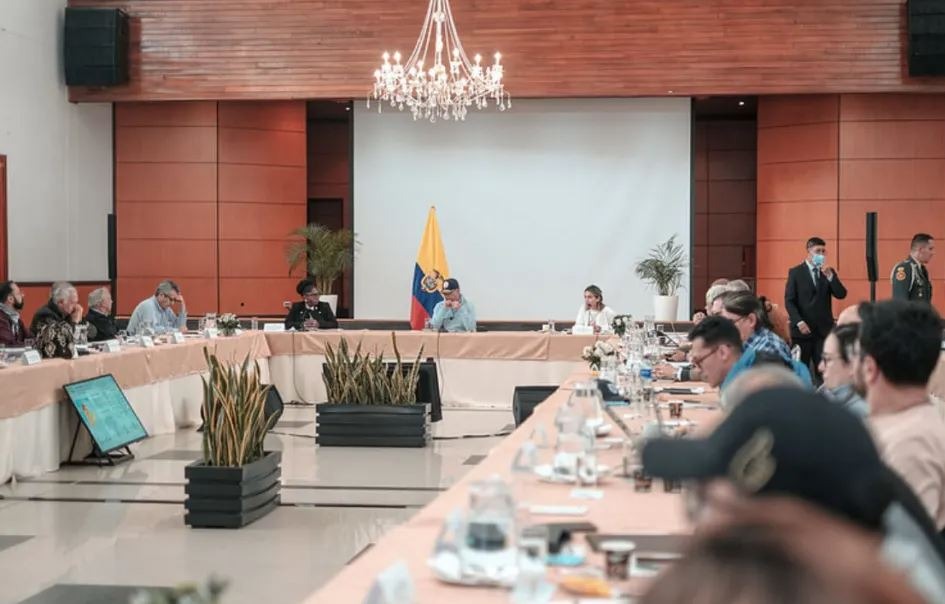 Casi no llega: Petro asistió al cónclave de Paipa