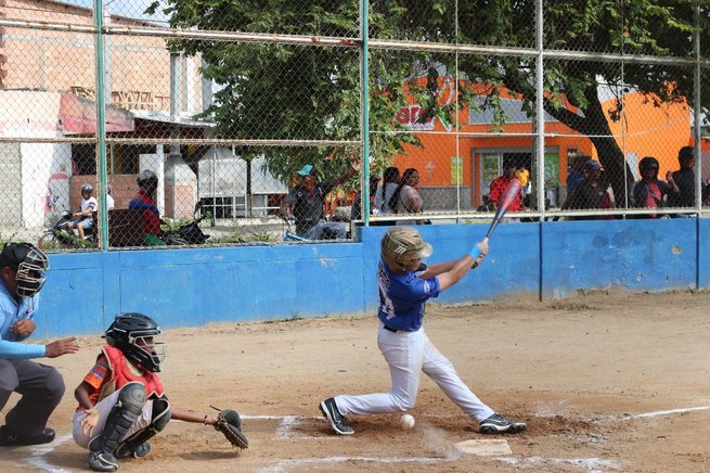 El Torneo de Menores está duro con el bate