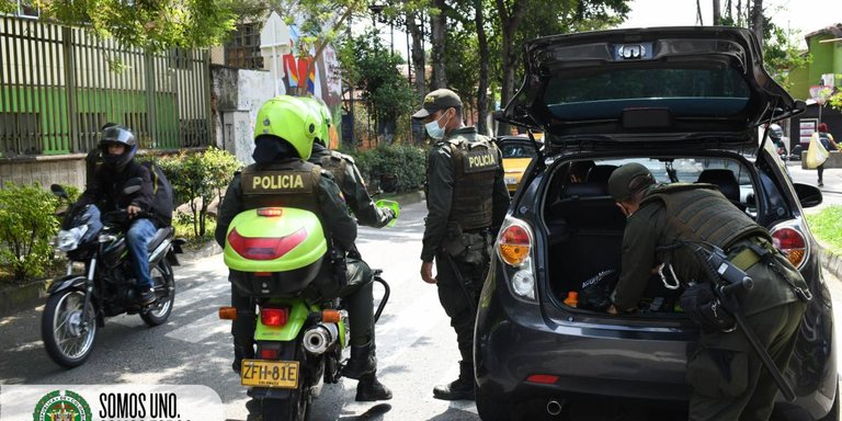 Un Policía murió y otro resultó herido en medio de un robo en Medellín