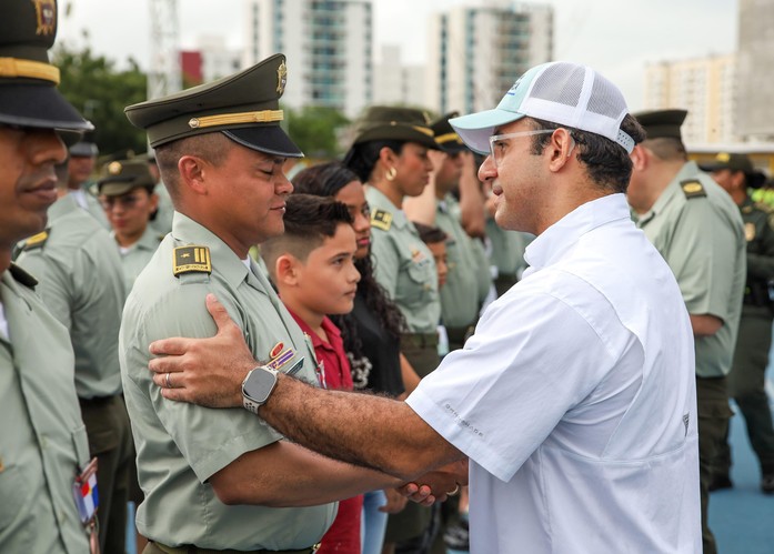 Alcalde Hugo Kerguelén exaltó el sacrificio y valentía de hombres y mujeres de la Policía Metropolitana