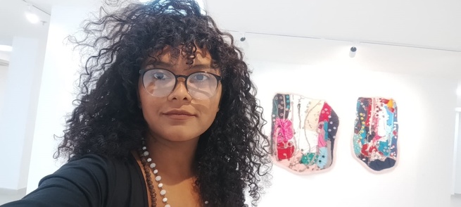 Dina Villarraga y sus expresiones del arte en textiles y pinturas
