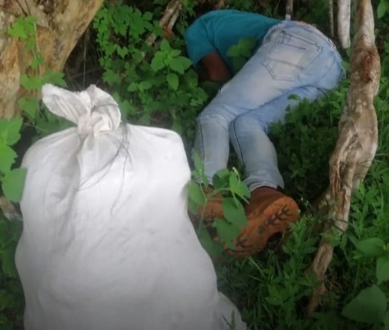 Lo asesinaron en un potrero