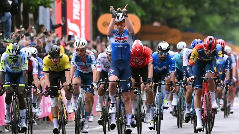 Tim Merlier gana la etapa 3 en Giro de Italia