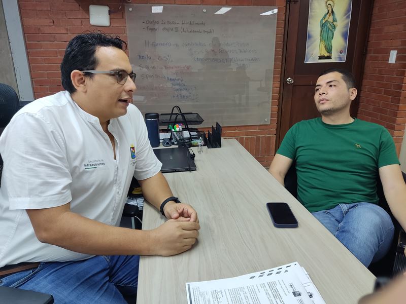 Alcaldía y Gobernación abordan problemática de vía