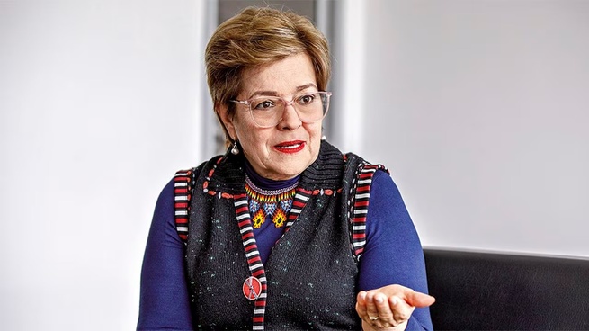 Hijos de la ministra de Trabajo tienen millonarios contratos con el Gobierno