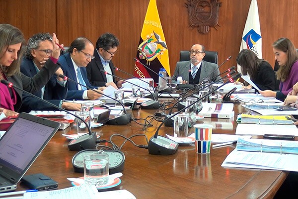 Corte ecuatoriana descalifica decreto de estado de excepción de Noboa