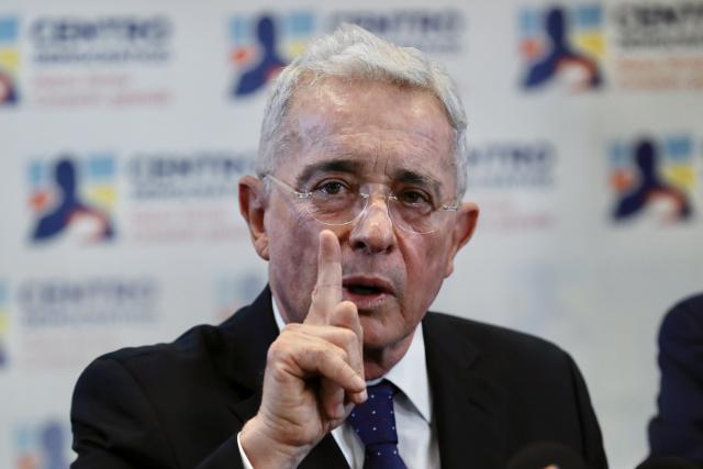 Expresidente Uribe señaló a Petro de querer desatar una guerra civil