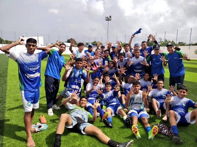Córdoba goleó y está en la fase final