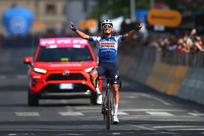 Alaphilippe sonrió en el Giro a lo grande