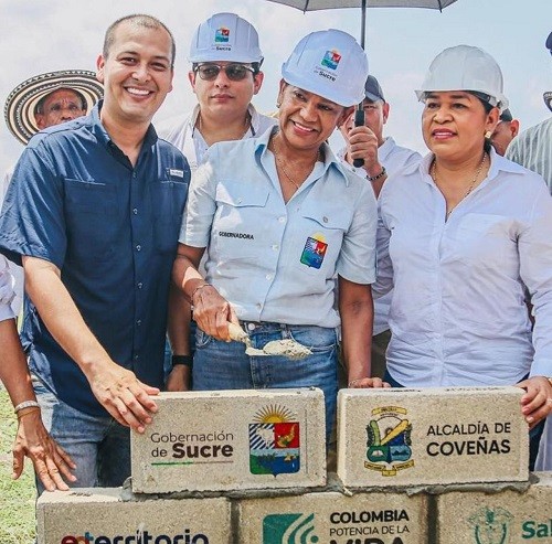Gobernadora y alcaldesa pusieron la primera piedra al Hospital Regional del Golfo